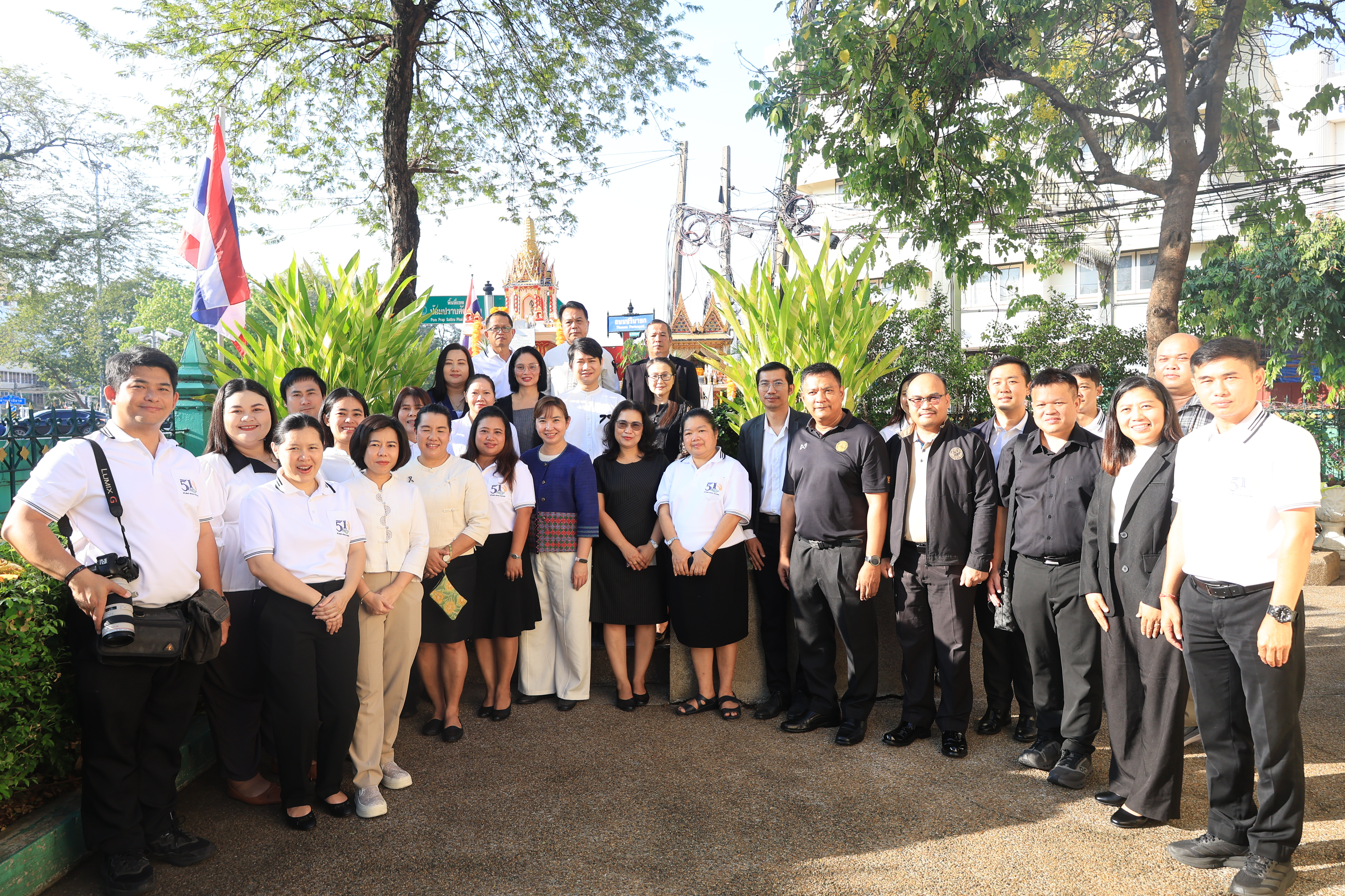 title - รองเลขาธิการ ส.ป.ก. สักการะสิ่งศักดิ์สิทธิ์ประจำ ส.ป.ก. เนื่องในโอกาสเข้ารับตำแหน่งใหม่